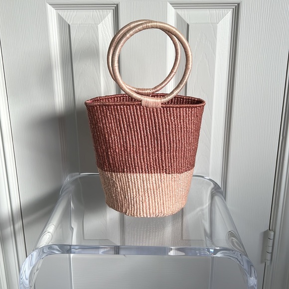 Indego Africa Junonia handwoven bucket bag - Picture 2 of 4